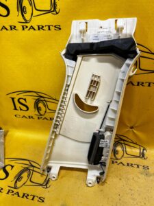 OSŁONA POSZYCIE TAPICERKA SŁUPKA B LEWA AUDI A8 D4