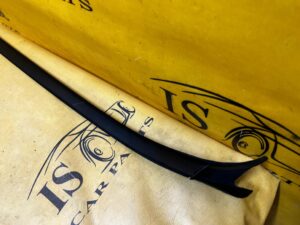 LISTWA SZYBY CZOŁOWEJ PRZÓD PRAWY MERCEDES GL X166