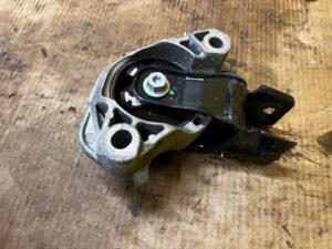 ŁAPA MOCOWANIE PODUSZKA SILNIKA CITROEN DS7 CROSSBACK X74 2.0 BLUE HDI