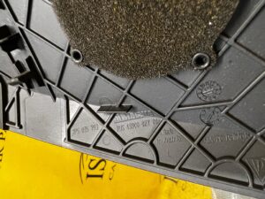 OSŁONA MASKOWNICA GŁOŚNIKA LEWA PORSCHE CAYENNE II 7P5