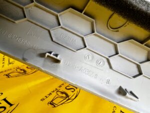 POSZYCIE OSŁONA OBUDOWA SŁUPKA PRZÓD A PRAWY FORD FIESTA MK8