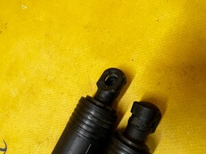 KOMPLET SIŁOWNIKI ELEKTRYCZNE KLAPY TYŁ BAGAŻNIKA PORSCHE MACAN 95B