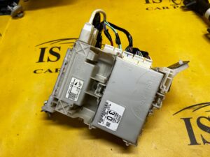 SKRZYNKA BEZPIECZNIKÓW PRZEKAŹNIKÓW TOYOTA HILUX VIII 2.4D D4D