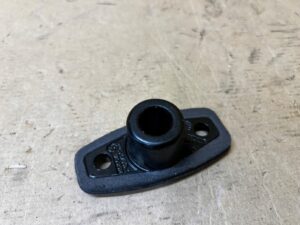 ODBOJNIK MASKI POKRYWY SILNIKA LEWY PORSCHE MACAN 95B