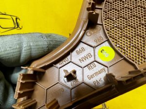 P TYŁ OSŁONA MASKOWNICA GŁOŚNIKA BOCZKA AUDI A8 D5