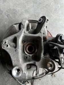 PIASTA ZWROTNICA ZACISK TYŁ TYLNY PRAWY PRAWA BMW SERIA 5 G30 RWD 530D