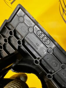 PRAWA OSŁONA ZAŚLEPKA SZYNY FOTELA AUDI SQ7 Q7 4M0