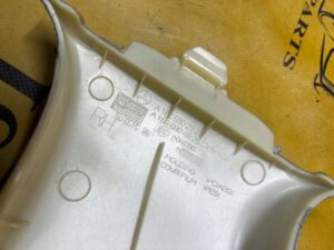 POSZYCIE OSŁONA OBUDOWA SŁUPKA ŚRODKOWEGO B PRAWY MERCEDES GL X166 GRAY