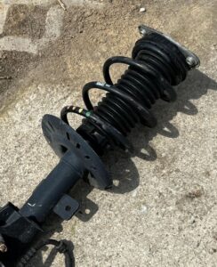 NOGA ZWROTNICA AMORTYZATOR PRZÓD LEWY PEUGEOT 3008 II 5008 II 1.5 BLUE HDI