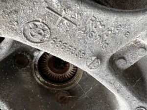 PIASTA ZWROTNICA ZACISK TYŁ TYLNY PRAWY PRAWA BMW SERIA 5 G30 RWD 530D