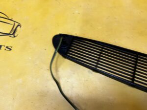 KRATKA GÓRNA CENTRALNA NAWIEWU DESKI KONSOLI CHEVROLET CORVETTE C5 97-04