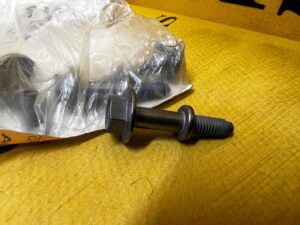 8 X ŚRUBA KOLEKTORA SSĄCEGO M6X33,5 BMW B36 B38 B46 B47 B48 NOWA OEM