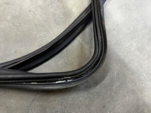 USZCZELKA KLAPY TYŁ BAGAŻNIKA MERCEDES C-KLASA W206 SEDAN