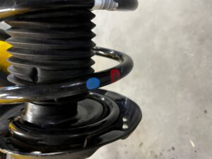 NOGA AMORTYZATOR ZWROTNICA ZAWIESZENIE PRZÓD PRAWY INFINITI Q30