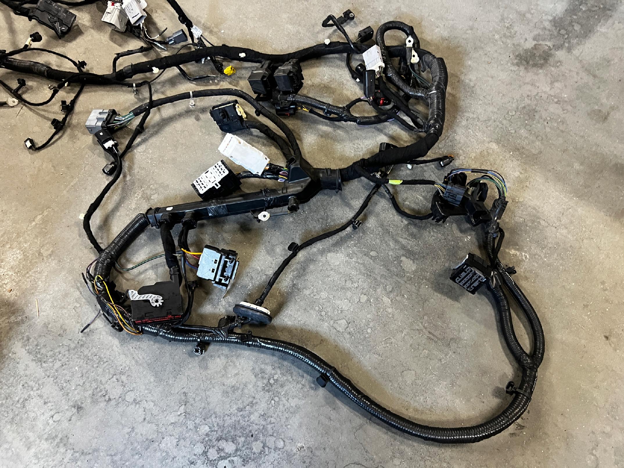 WIĄZKA INSTALACJA OKABLOWANIE SILNIKA FORD BRONCO 21- 2.7 V6 ECOBOOST