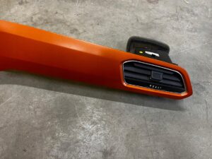 LISTWA OZDOBNA DEKOR RAMKA RADIA NAWIGACJI KRATKA DESKI KONSOLI VW T-ROC EU