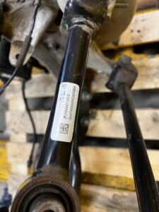 ZWROTNICA TYŁ KOMPLETNA ZACISK LEWA TESLA MODEL 3 2WD