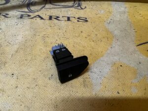 KPL PRZEŁĄCZNIK BLOKADY DRZWI ŚWIATEŁ AWARYJNYCH RENAULT CAPTUR I PRZEDLIFT