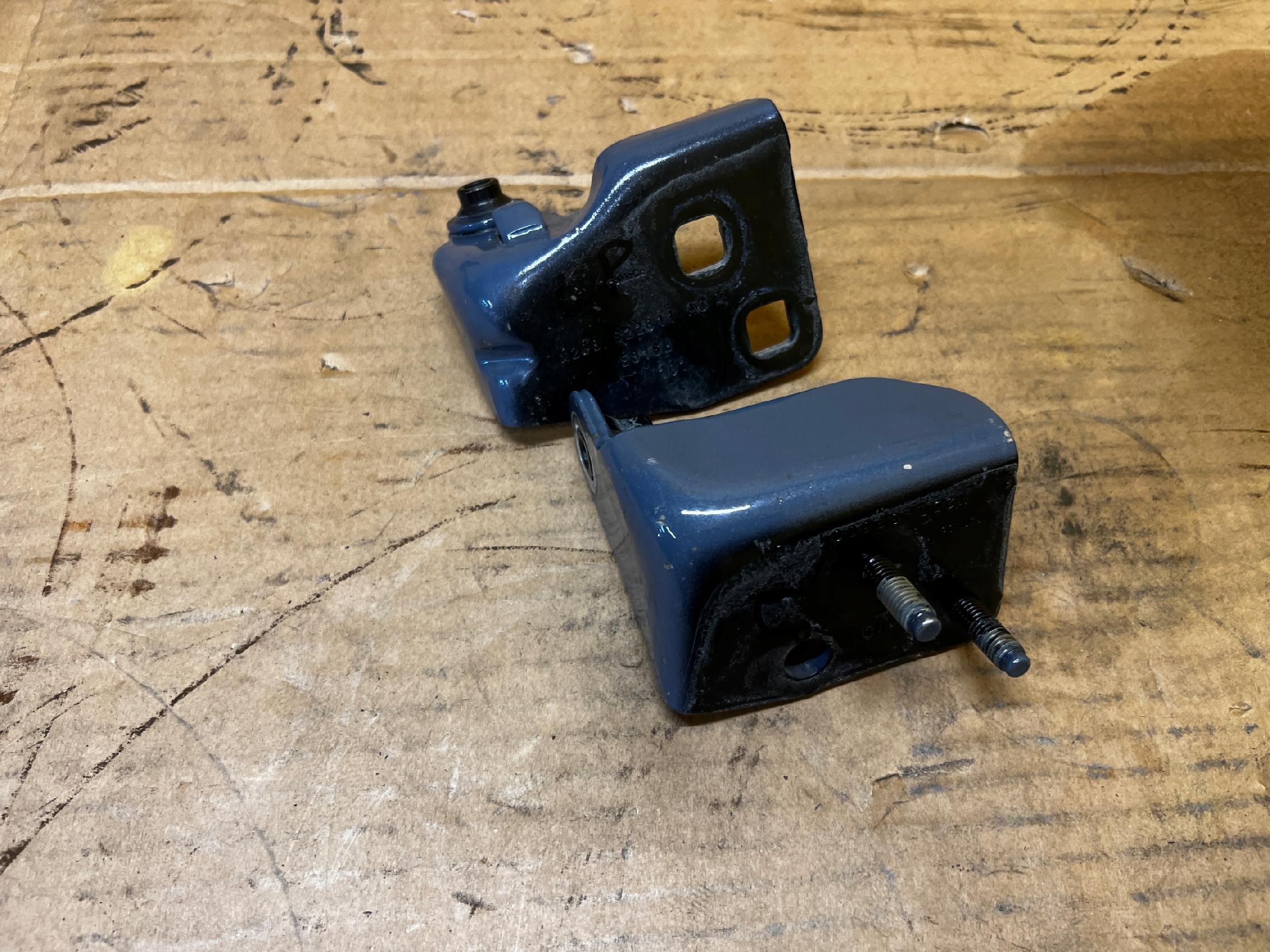 KPL ZAWIASY DRZWI PRZÓD LEWY FORD BRONCO 21- AZURE GREY PEARL