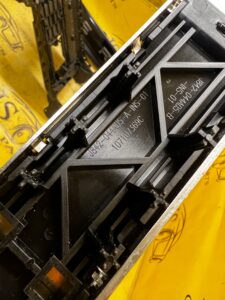 DEKOR RAMKA PANEL TUNELU ŚRODKOWEGO RANGE ROVER VELAR L560