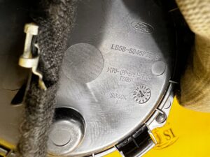 SCHOWEK UCHWYT NA KUBKI CUPHOLDER TUNELU ŚRODKOWEGO FORD EXPLORER MK6