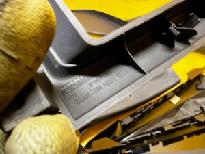 OBUDOWA RAMKA WYŚWIETLACZA RADIA LAND ROVER DISCOVERY 5 V L462