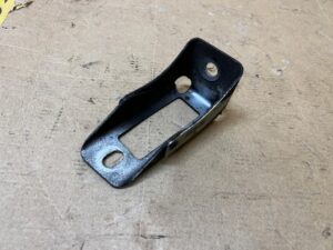 UCHWYT MOCOWANIE WSPORNIK OSŁONY PODWOZIA PORSCHE MACAN 95B