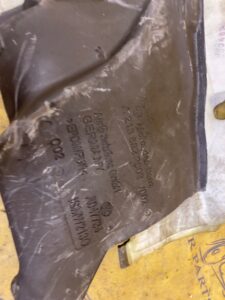 WYGŁUSZENIE TUNELU ŚRODKOWEGO MERCEDES W257