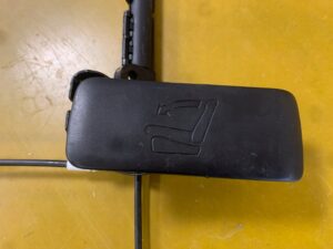 RĄCZKA CIĘGNO SKŁADANIA FOTELA TYŁ KIA SORENTO III