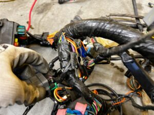 WIĄZKA INSTALACJA DESKI ROZDZIELCZEJ KONSOLI CHEVROLET CORVETTE C5 97-04