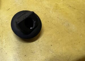 ODBÓJ ODBOJNIK BAGAŻNIKA PRAWY PORSCHE MACAN 95B