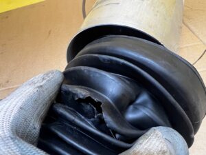 AMORTYZATOR PNEUMATYCZNY PRZÓD PRAWY LAND ROVER DEFENDER II L663