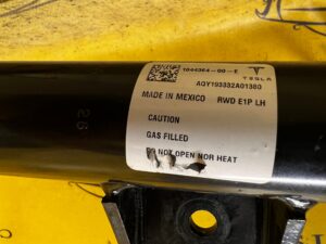 AMORTYZATOR WAHACZ GÓRNY PRZÓD LEWY TESLA MODEL 3 PRZEDLIFT RWD