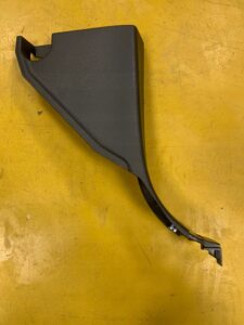 OSŁONA NAKŁADKA PROGU SŁUPKA PRAWA NISSAN E-NV200