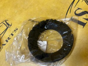 PODKŁADKA SPRĘŻYNY GÓRNA TYŁ BMW 5 F10 G30 M5 F90 6 F06 F12 8 G14 NOWA OEM