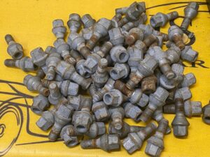 ŚRUBY DO KÓŁ SZPILKI FELG DACIA SANDERO II KOMPLET