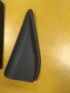 TRÓJKĄT ZAŚLEPKA OSŁONA PRAWY TYŁ PEUGEOT 5008 II