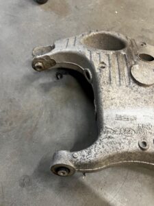 WAHACZ TYŁ TYLNY LEWY RANGE ROVER EVOQUE II L551