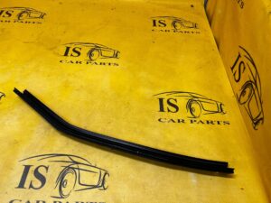 USZCZELKA SZYBY DRZWI PRZÓD PRAWY PRAWA CHEVROLET CORVETTE C5 97-04