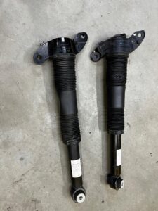 KOMPLET AMORTYZATORY TYŁ TYLNE RANGE ROVER EVOQUE II L551 2.0 DIESEL