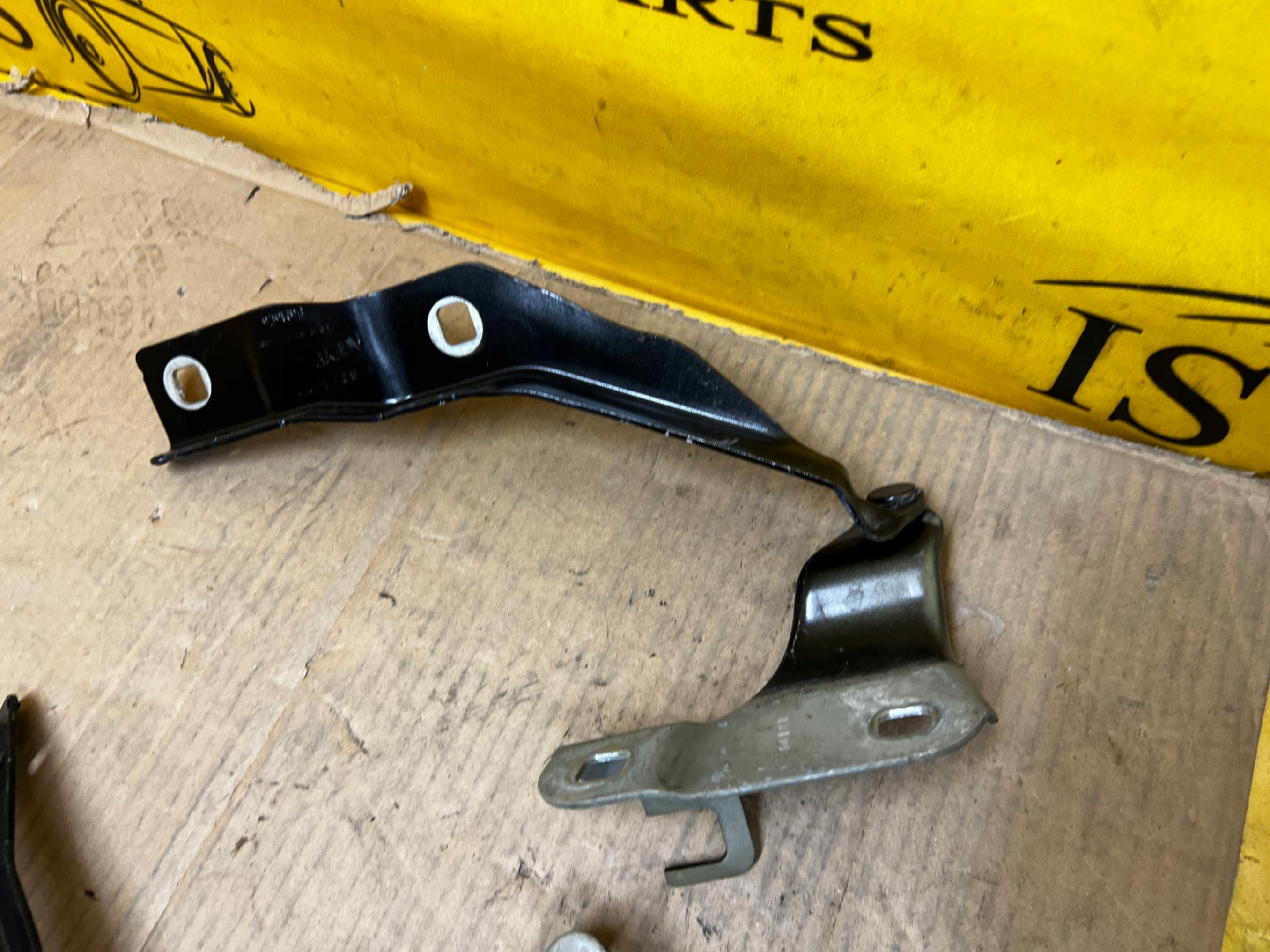 KOMPLET ZAWIASY MASKI POKRYWY SILNIKA FORD EXPLORER VI CARBONIZED GRAY