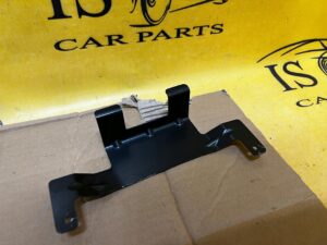 UCHWYT MOCOWANIE WSPORNIK WYKŁADZINY AUDI A8 D5 4N