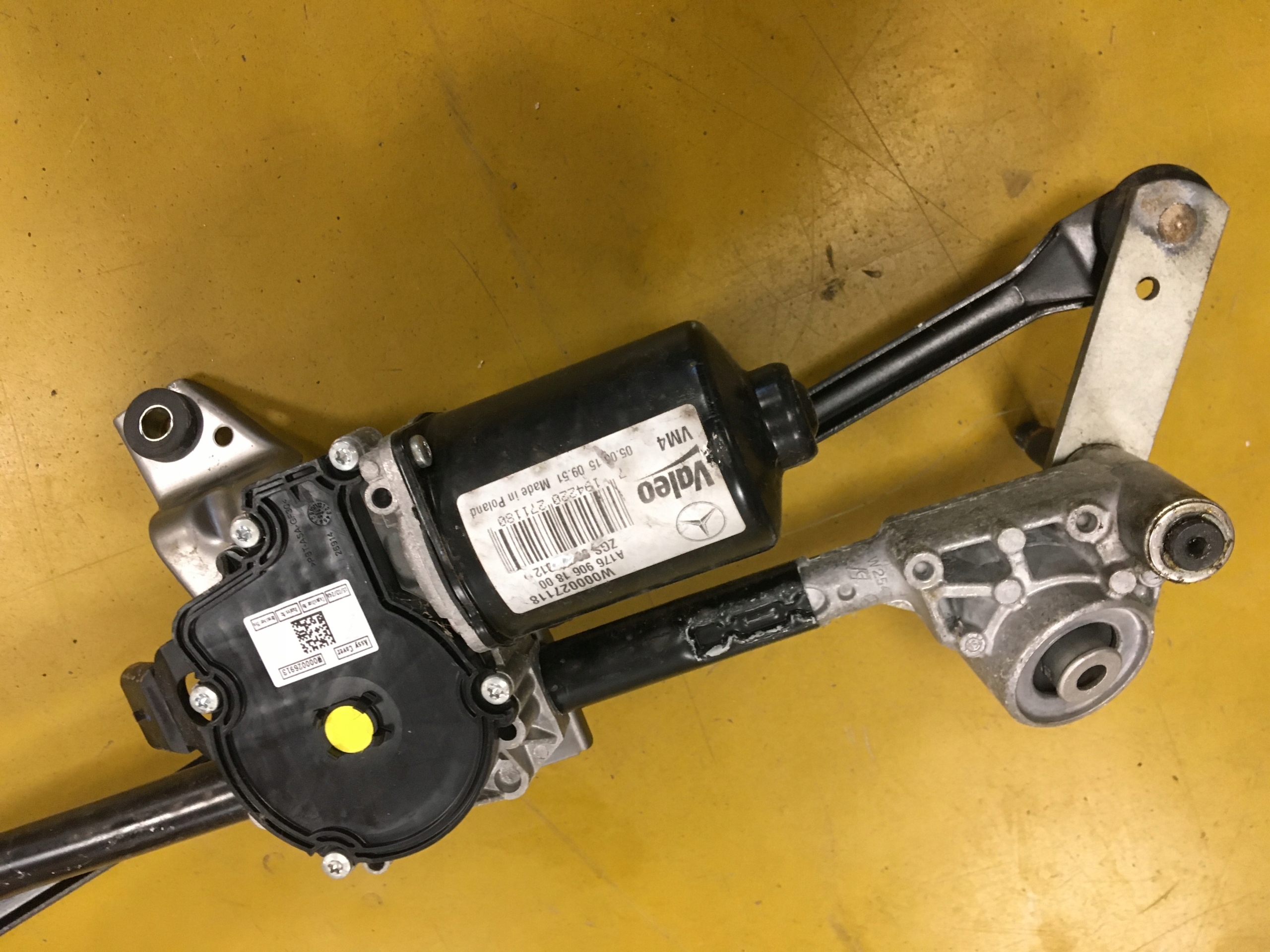 MECHANIZM WYCIERACZEK INFINITI Q30 MERCEDES W176