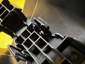 LEWA OSŁONA ZAŚLEPKA SZYNY FOTELA AUDI Q7 4M