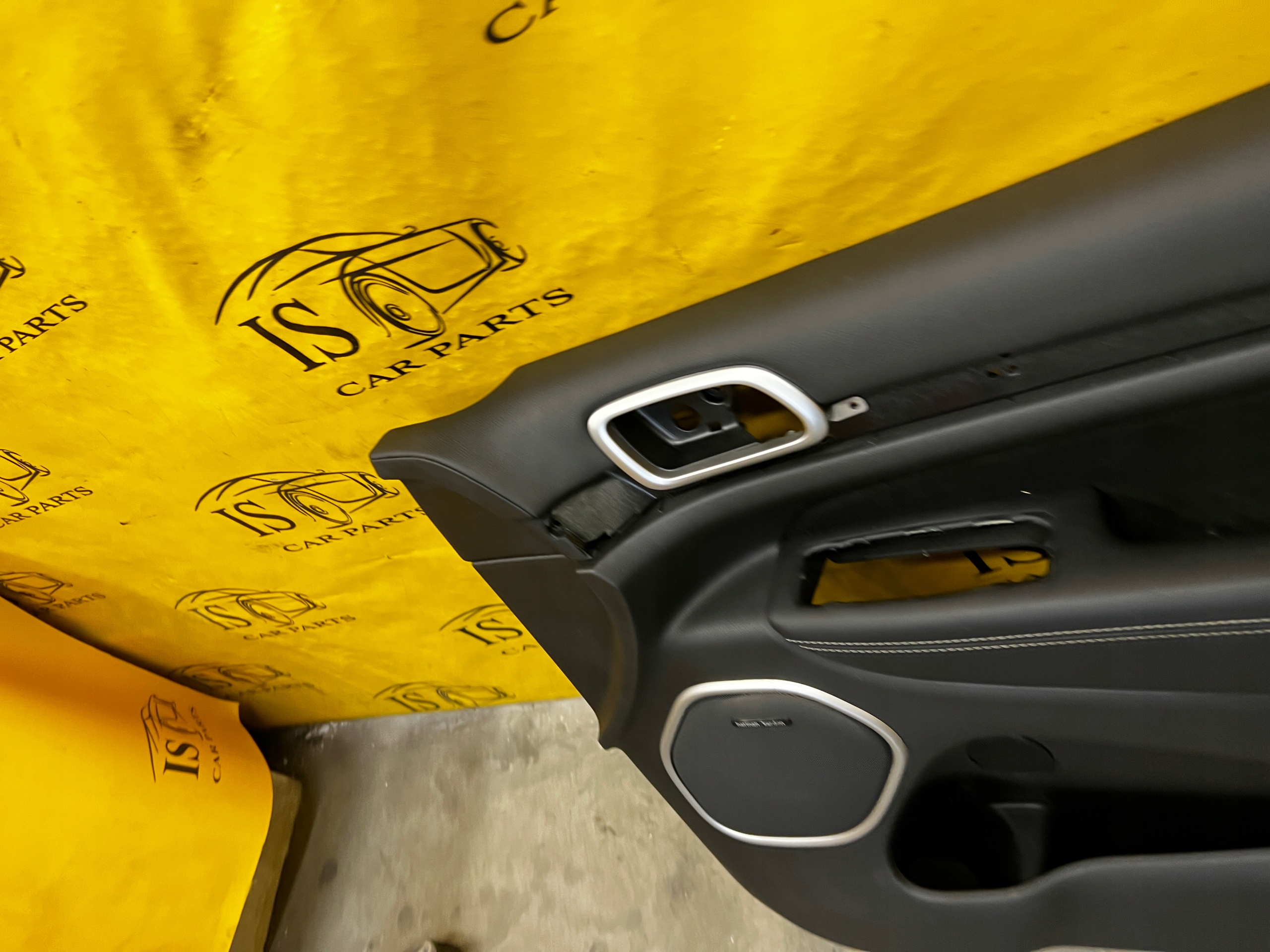 TAPICERKA BOCZEK DRZWI PRZÓD PRAWY JEEP GRAND CHEROKEE WK2 HARMAN/HARDON