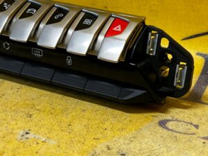 PANEL PRZEŁĄCZNIK RADIA NAWIEWU PEUGEOT 3008 II 5008 II