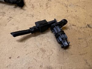 CZUJNIK POŁOŻENIA WAŁU KORBOWEGO RENAULT DACIA