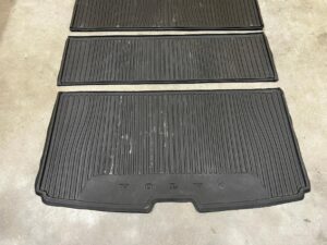 KOMPLET MATA WYKŁADZINA DYWAN PODŁOGI BAGAŻNIKA TYŁ 7 OSÓB VOLVO XC90 II