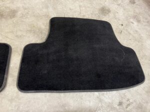 KOMPLET DYWANIKI WYCIERACZKI WELUROWE ORYGINALNE VW T-ROC 2GA