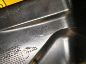 OSŁONA ŚCIANY GRODZIOWEJ JAGUAR XJ X351